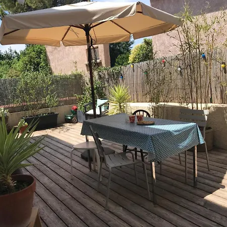 Casa de Férias Maison De Calme Climatisee Et Terrasse *